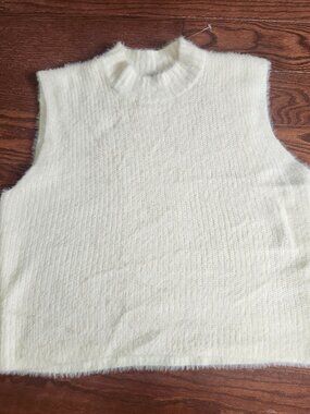 Old Navy Women’s Fuzzy Sweater Vest Size L Cream Mock Neck Soft Cozy Knit Top